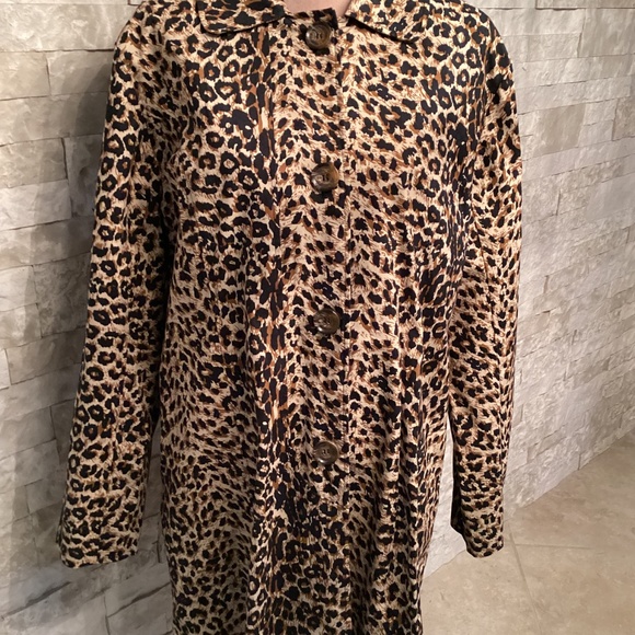 Leopard Print Trench or Car Coat with Pink Lining - Picture 2 of 10